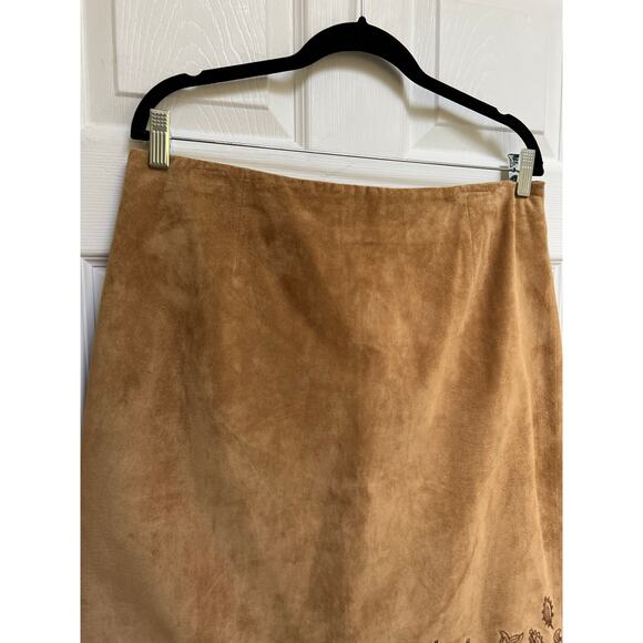 Vintage Lord & Taylor Leather Suede Camel Tan Skirt with Embroidered Floral Hem - Picture 4 of 10